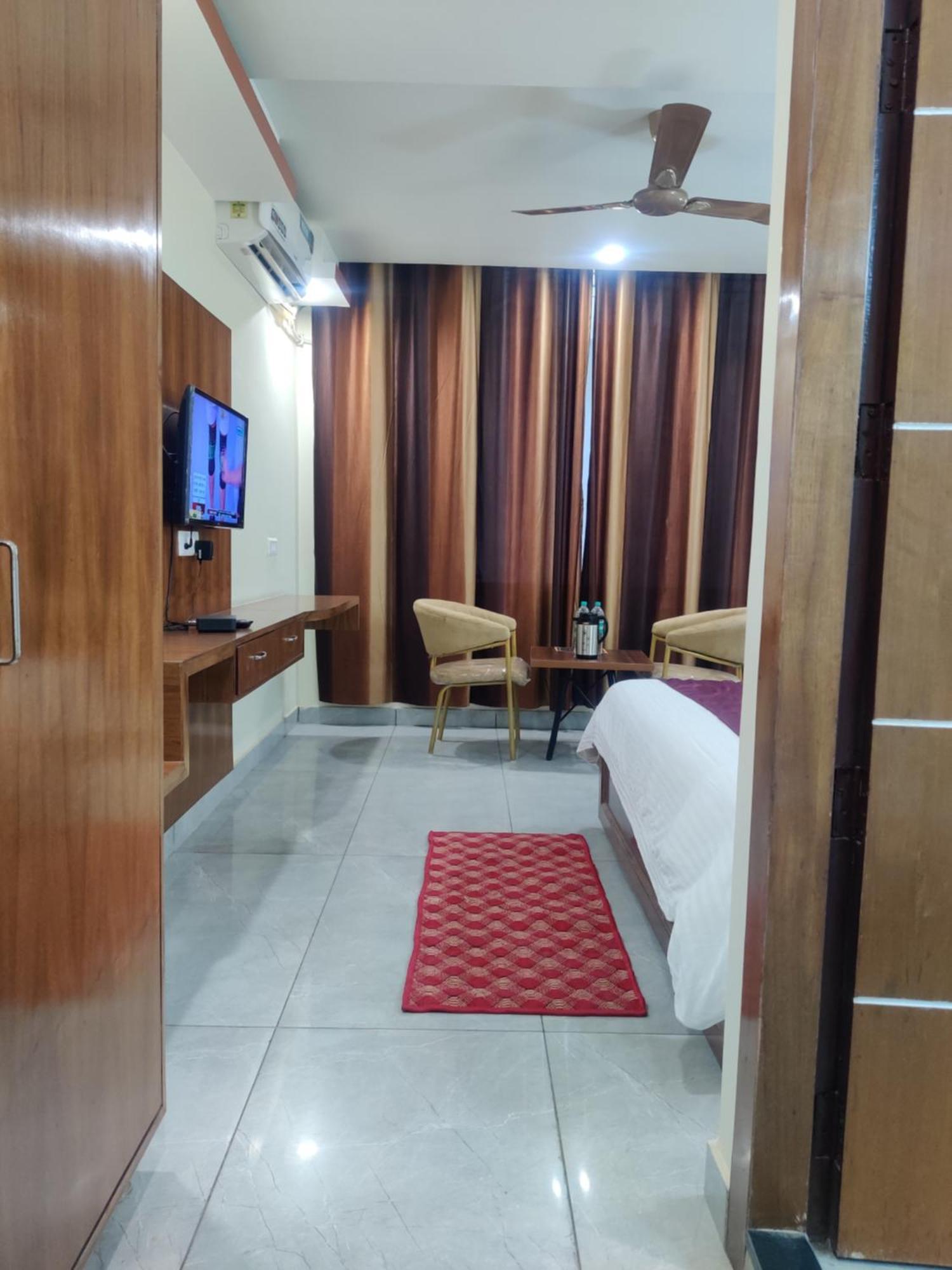 Hotel Hv Nāhan Zewnętrze zdjęcie