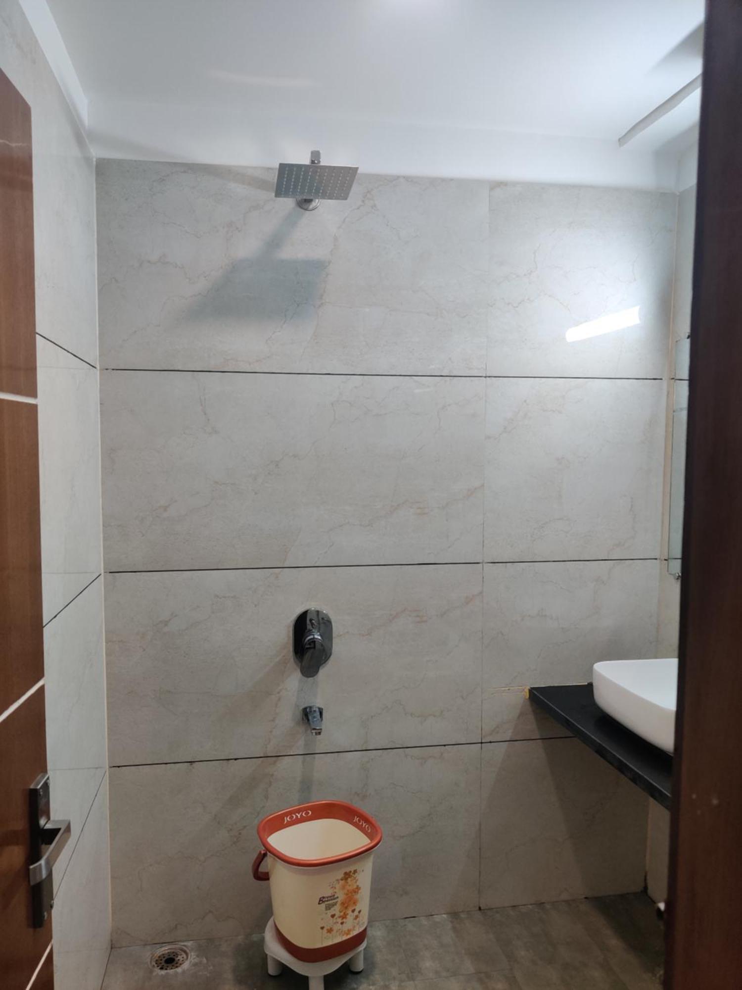 Hotel Hv Nāhan Pokój zdjęcie